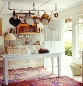 Un tappeto kilim utilizzato in una cucina molto originale e ambient.